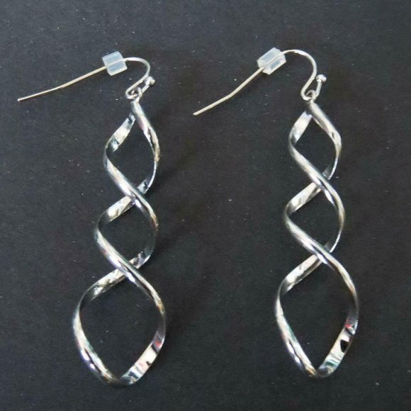 LS-6 LIA SOPHIA TWIZZLER EARRINGS - SILVER TONE RV$32 - Picture 2 of 4